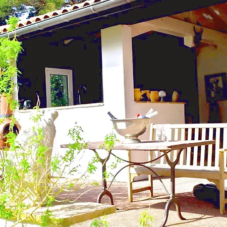 Jolie Maison Summer Apartment